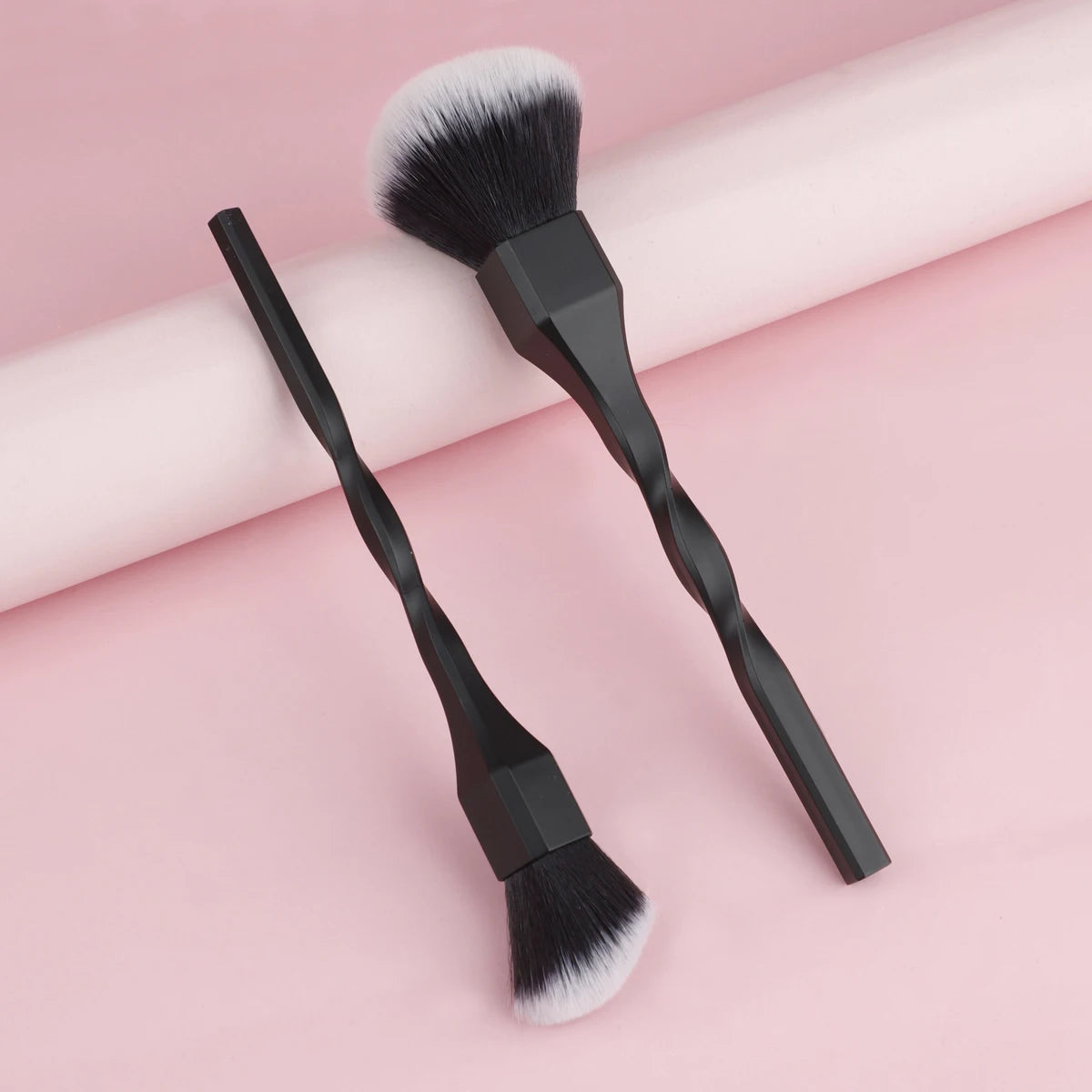 1PCS Spiral Design Plastic Handle Beauty Makeups Brushes Cosmetics Powder Blush Brush Make-up for women Tool  Free Shipping